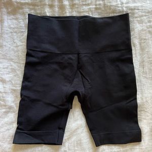 SET ACTIVE Sculptflex bike shorts in Onyx - size S/M